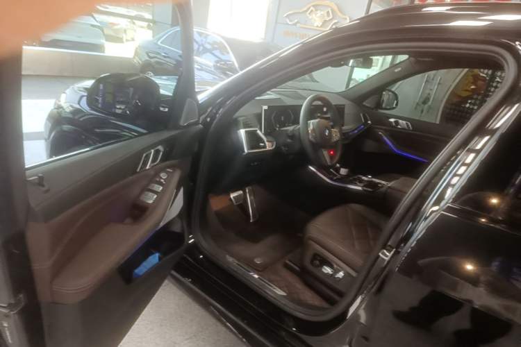 Used BMW X5 2023 xDrive 40Li M Sport Night Edition Package Driver Seat
