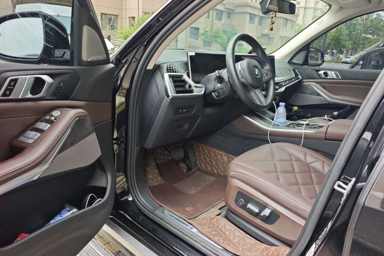 Used BMW X5 2023 xDrive 30Li Luxury M Sport Package Driver Seat