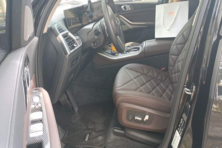 Used BMW X5 2023 xDrive 30Li Luxury M Sport Package Driver Seat