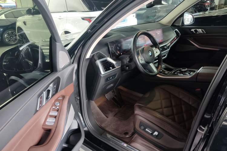 Used BMW X5 2023 xDrive 30Li Luxury M Sport Package Driver Seat