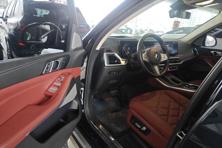 Used BMW X5 2023 xDrive 30Li Luxury M Sport Package Driver Seat