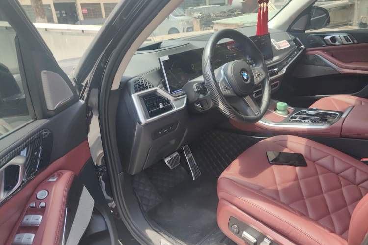 Used BMW X5 2023 xDrive 30Li Luxury M Sport Package Driver Seat