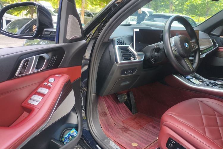 Used BMW X5 2023 xDrive 40Li M Sport Night Edition Package Driver Seat