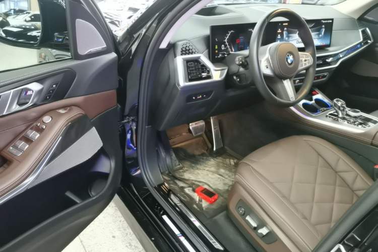 Used BMW X5 2023 xDrive 30Li Luxury M Sport Night Edition Package Driver Seat