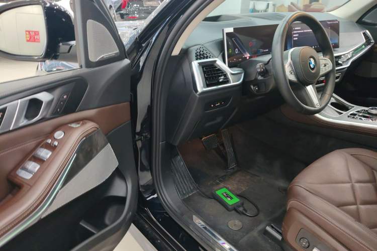 Used BMW X5 2023 xDrive 30Li Luxury M Sport Night Edition Package Driver Seat