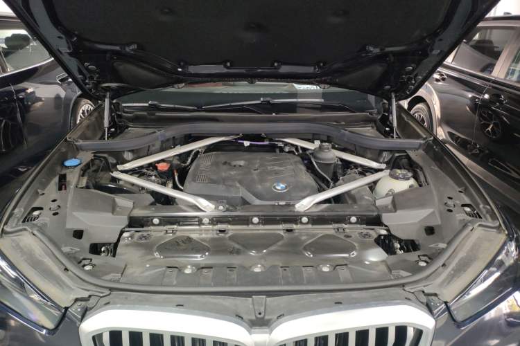 Used BMW X5 2023 xDrive 30Li Luxury M Sport Package Engine Bay