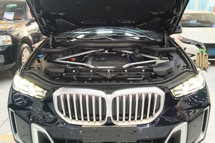 Used BMW X5 2023 xDrive 40Li M Sport Package Engine Bay