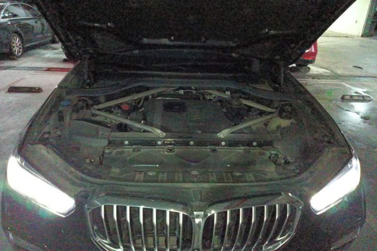 Used BMW X5 2023 xDrive 40Li M Sport Package Engine Bay