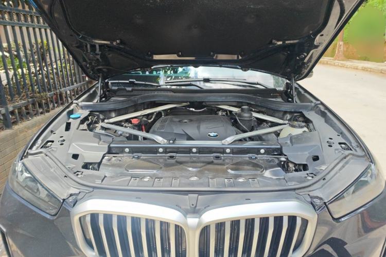 Used BMW X5 2023 xDrive 30Li Luxury M Sport Package Engine Bay