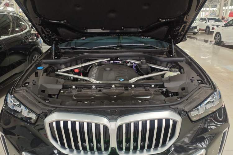 Used BMW X5 2023 xDrive 40Li M Sport Package Engine Bay