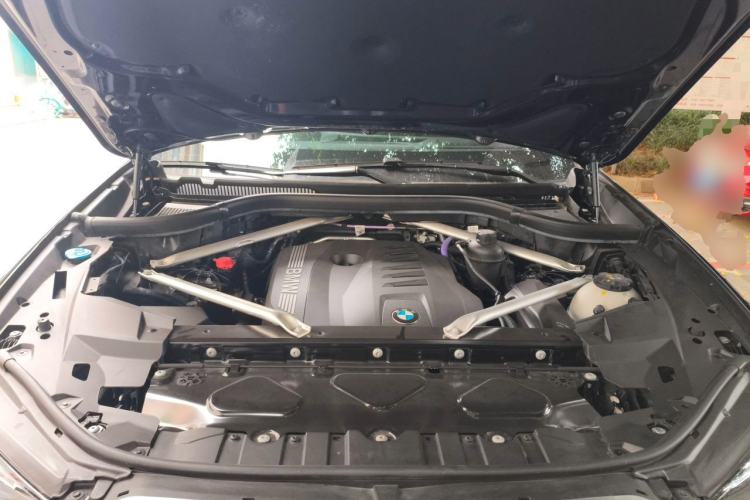 Used BMW X5 2023 xDrive 40Li M Sport Package Engine Bay