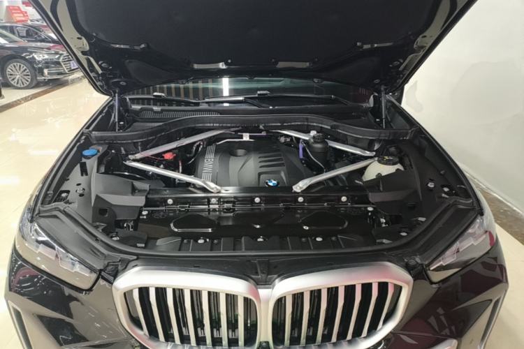 Used BMW X5 2023 xDrive 40Li M Sport Package Engine Bay
