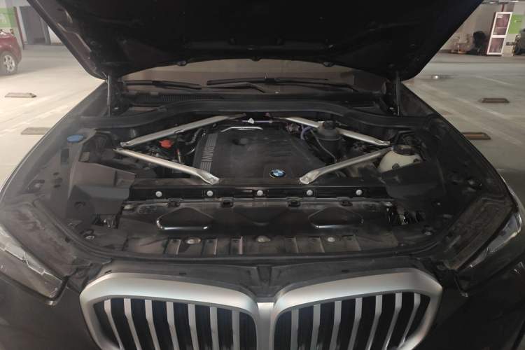 Used BMW X5 2023 xDrive 40Li M Sport Night Edition Package Engine Bay