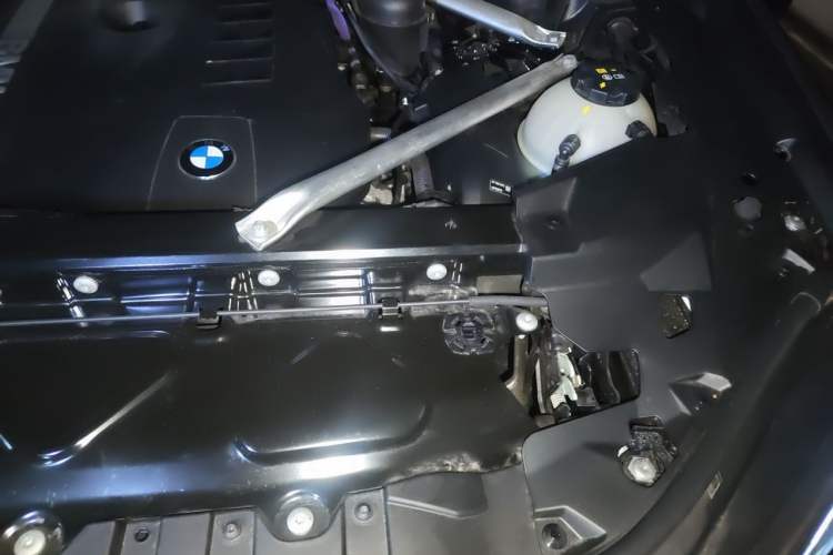 Used BMW X5 2023 xDrive 40Li M Sport Night Edition Package Engine Bay Left