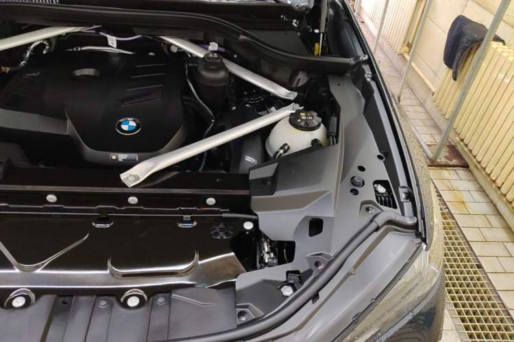 Used BMW X5 2023 xDrive 30Li Luxury M Sport Night Edition Package Engine Bay Left