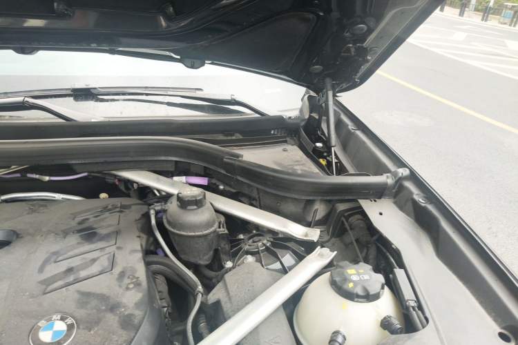 Used BMW X5 2023 xDrive 30Li Luxury M Sport Package Engine Bay Left