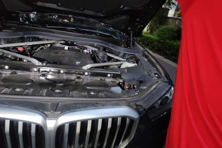 Used BMW X5 2023 xDrive 30Li Luxury M Sport Package Engine Bay Left