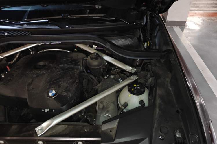 Used BMW X5 2023 xDrive 30Li Luxury M Sport Night Edition Package Engine Bay Left