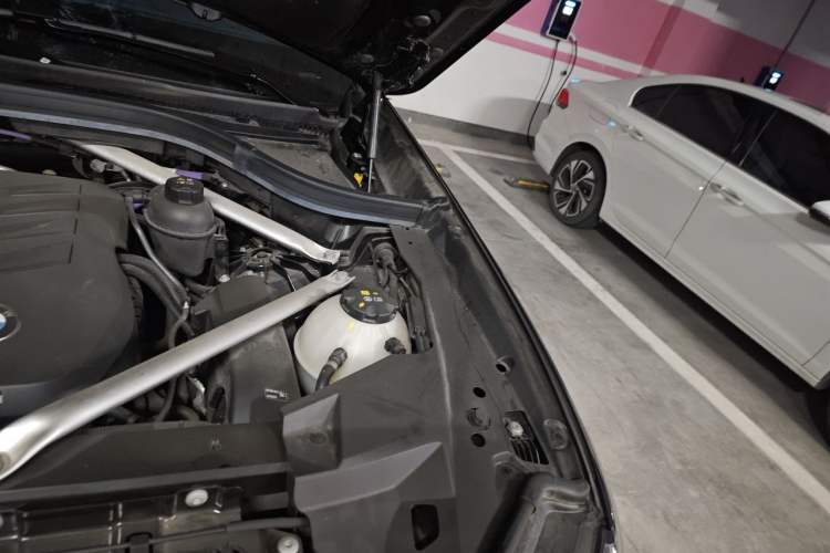 Used BMW X5 2023 xDrive 30Li Luxury M Sport Package Engine Bay Left