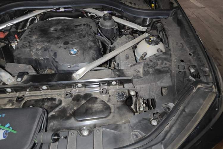 Used BMW X5 2023 xDrive 30Li Luxury M Sport Package Engine Bay Left