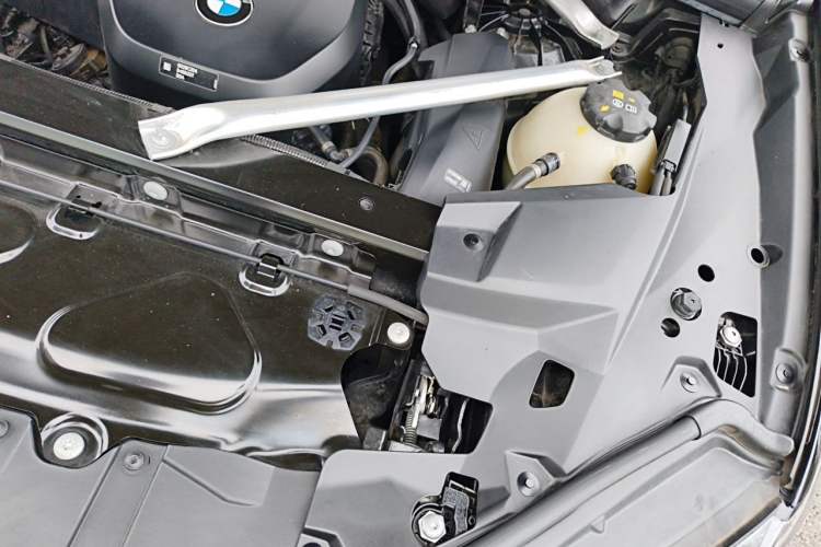 Used BMW X5 2023 xDrive 30Li Luxury M Sport Package Engine Bay Left