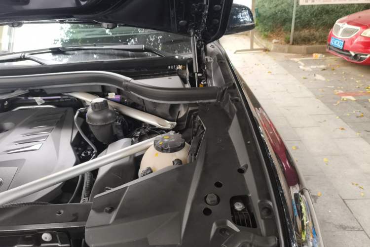 Used BMW X5 2023 xDrive 40Li M Sport Package Engine Bay Left