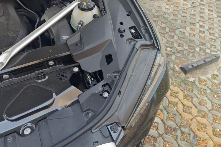 Used BMW X5 2023 xDrive 30Li Luxury M Sport Night Edition Package Engine Bay Left