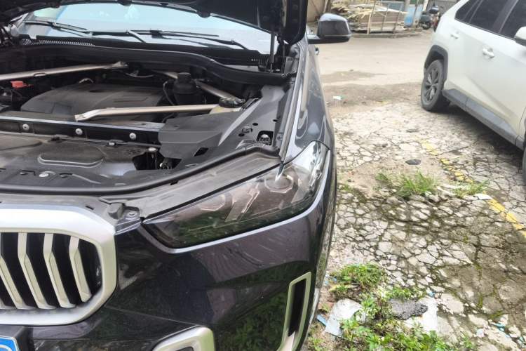 Used BMW X5 2023 xDrive 30Li M Sport Package Engine Bay Left