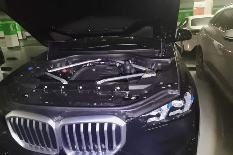 Used BMW X5 2023 xDrive 40Li M Sport Package Engine Bay Left