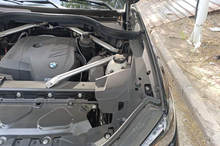Used BMW X5 2023 xDrive 30Li Luxury M Sport Package Engine Bay Left