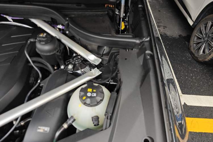 Used BMW X5 2023 xDrive 30Li Luxury M Sport Night Edition Package Engine Bay Left