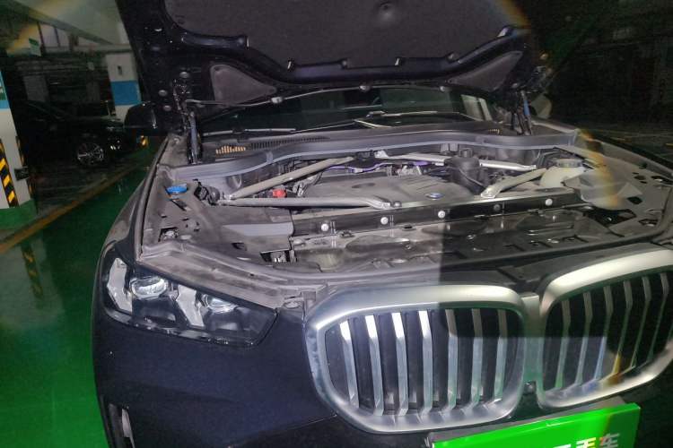 Used BMW X5 2023 xDrive 30Li Luxury M Sport Package Engine Bay Right