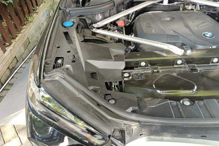 Used BMW X5 2023 xDrive 30Li Luxury M Sport Package Engine Bay Right