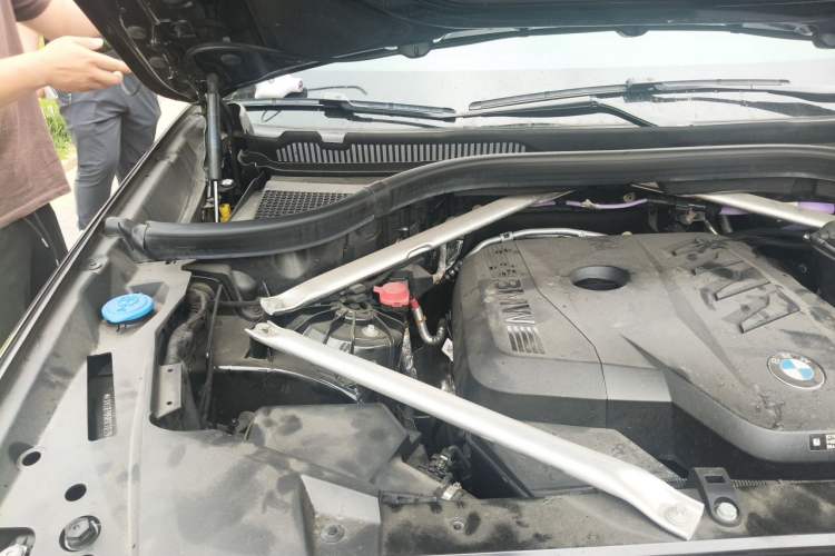 Used BMW X5 2023 xDrive 30Li Luxury M Sport Package Engine Bay Right