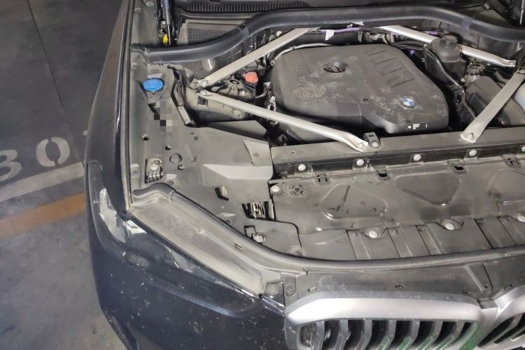 Used BMW X5 2023 xDrive 30Li Luxury M Sport Package Engine Bay Right