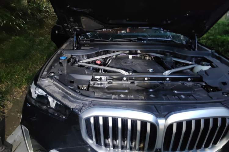 Used BMW X5 2023 xDrive 30Li Luxury M Sport Package Engine Bay Right