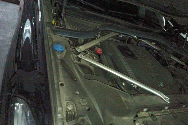 Used BMW X5 2023 xDrive 40Li M Sport Package Engine Bay Right