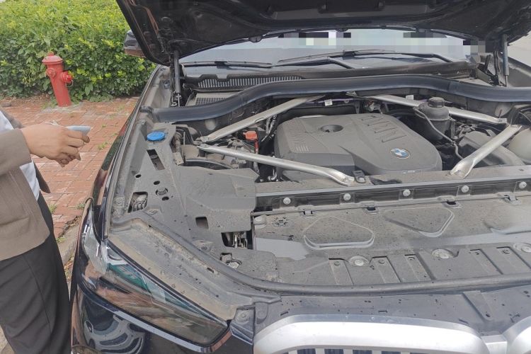 Used BMW X5 2023 xDrive 30Li M Sport Package Engine Bay Right
