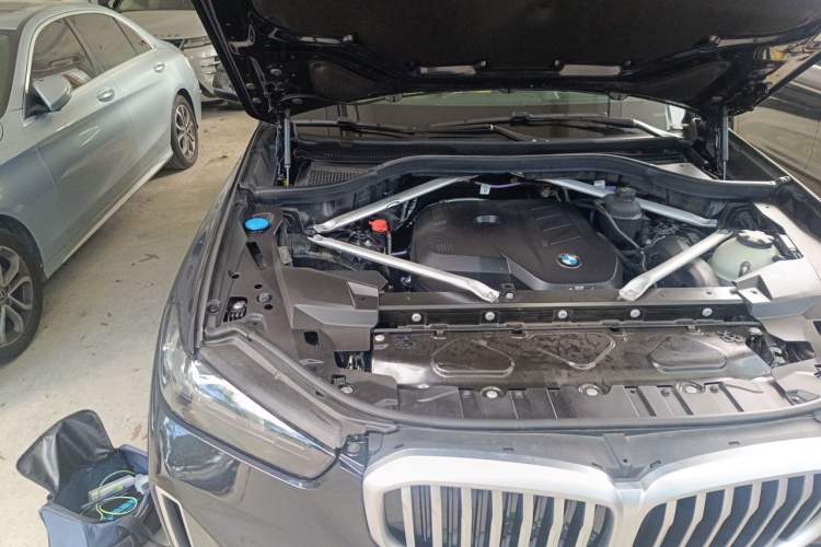 Used BMW X5 2023 xDrive 30Li Luxury M Sport Package Engine Bay Right