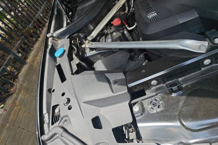Used BMW X5 2023 xDrive 30Li Luxury M Sport Package Engine Bay Right