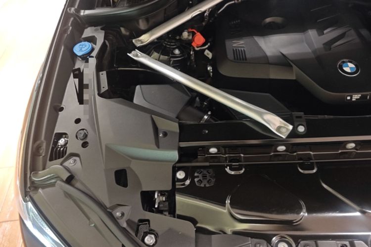 Used BMW X5 2023 xDrive 30Li Luxury M Sport Package Engine Bay Right