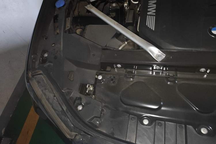 Used BMW X5 2023 xDrive 40Li M Sport Night Edition Package Engine Bay Right