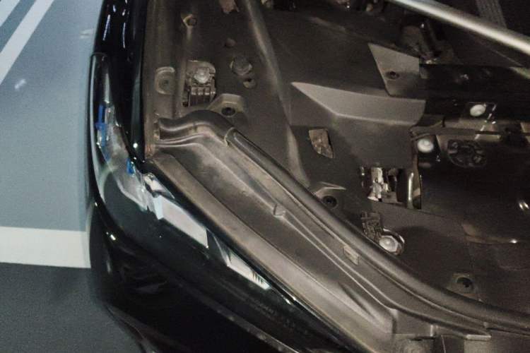 Used BMW X5 2023 xDrive 40Li M Sport Package Engine Bay Right