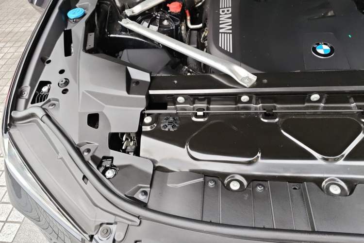 Used BMW X5 2023 xDrive 40Li M Sport Night Edition Package Engine Bay Right