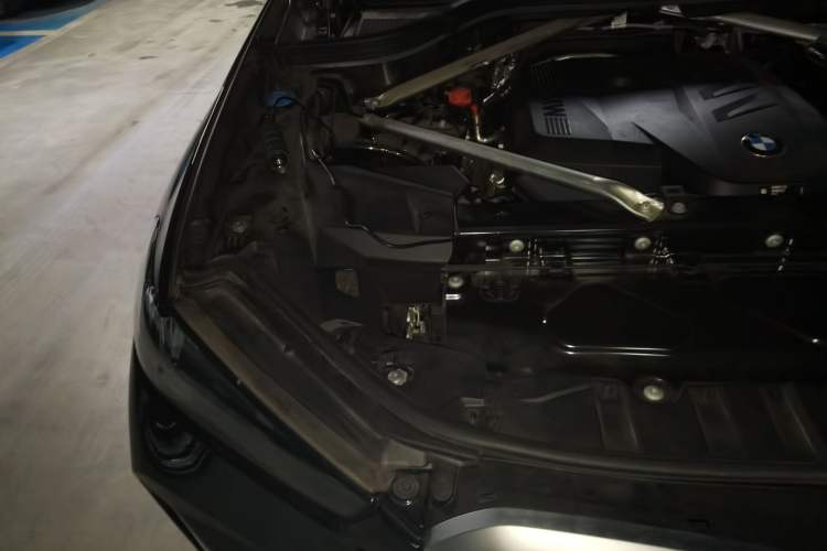 Used BMW X5 2023 xDrive 30Li Luxury M Sport Package Engine Bay Right