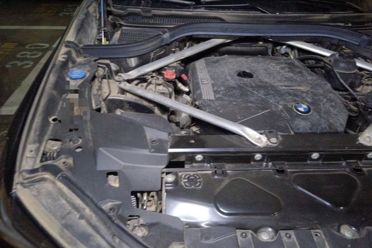 Used BMW X5 2023 xDrive 30Li M Sport Package Engine Bay Right