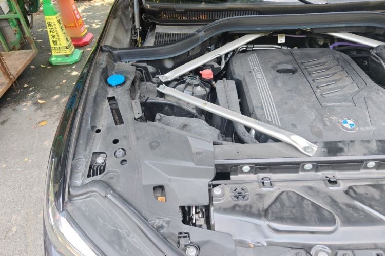 Used BMW X5 2023 xDrive 40Li Luxury Edition M Sport Night Vision Package Engine Bay Right