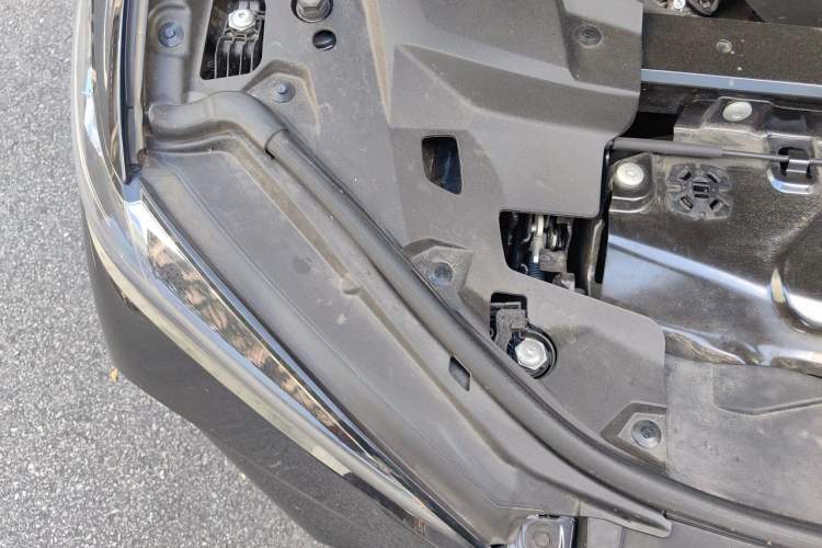 Used BMW X5 2023 xDrive 40Li Luxury Edition M Sport Night Vision Package Engine Bay Right