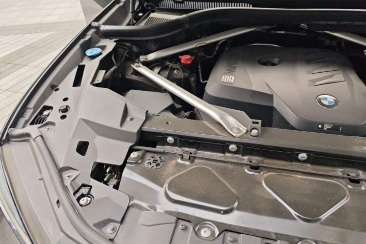 Used BMW X5 2023 xDrive 30Li M Sport Package Engine Bay Right