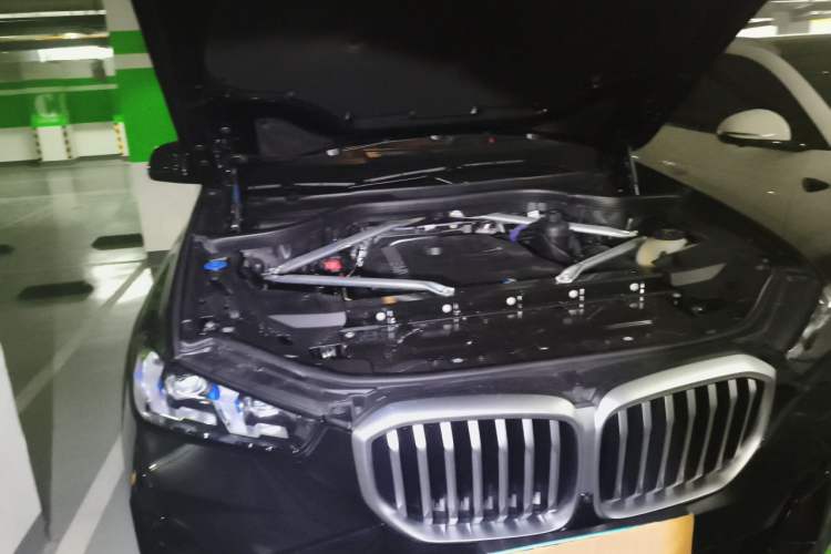 Used BMW X5 2023 xDrive 40Li M Sport Package Engine Bay Right